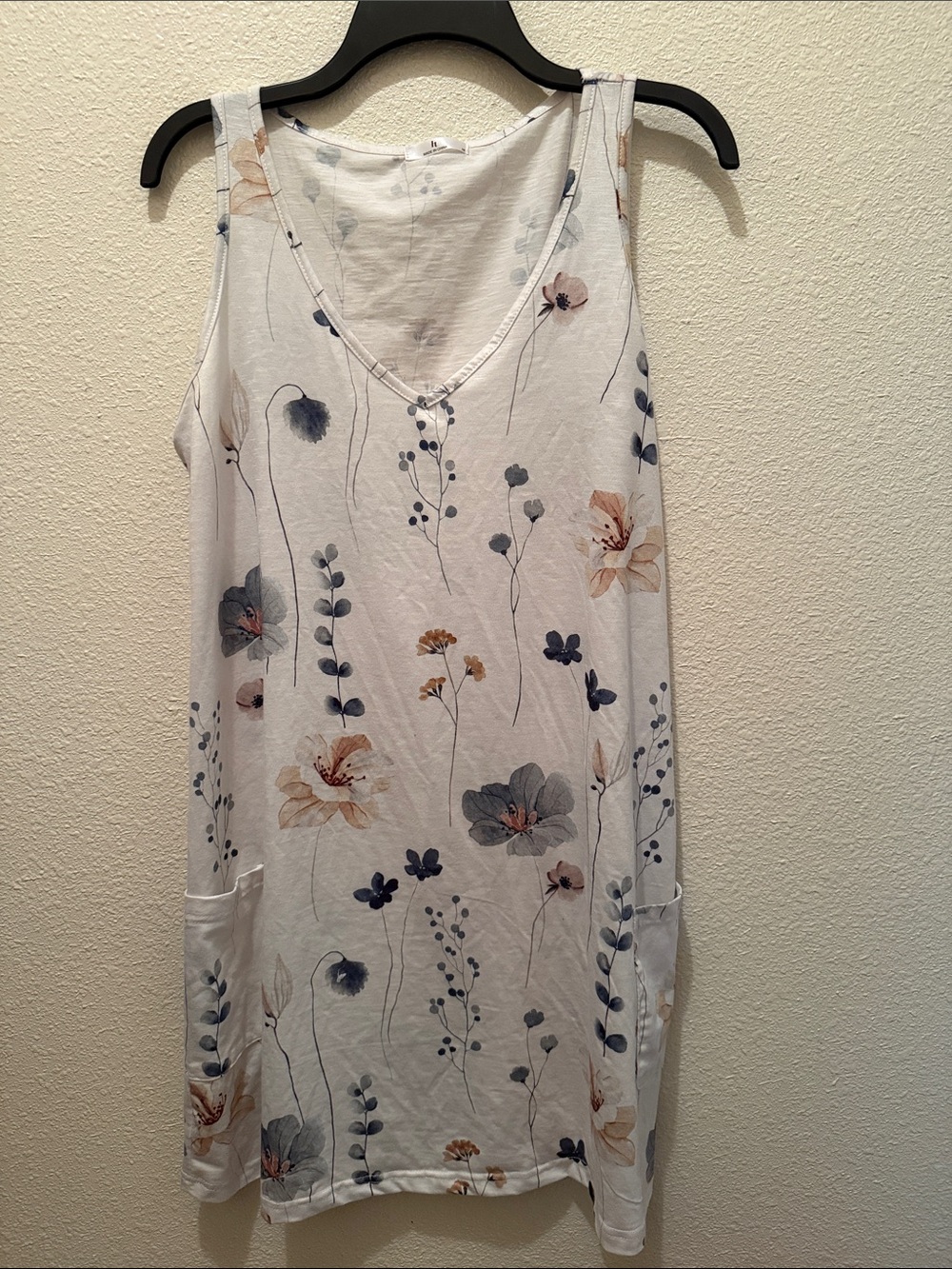 White Floral V-Neck Sleeveless Tunic Dress